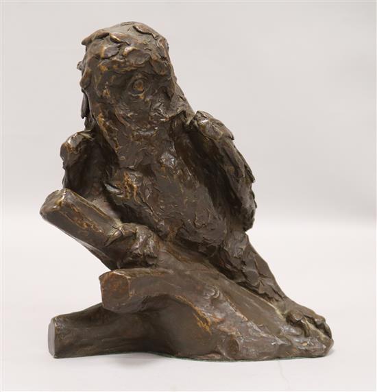 A mid 20th century British School patinated bronze study of an owl H.18.5cm W.15cm